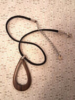 New Bauxo Handcrafted Oval Wooden Pendant Genuine Leather Necklace
